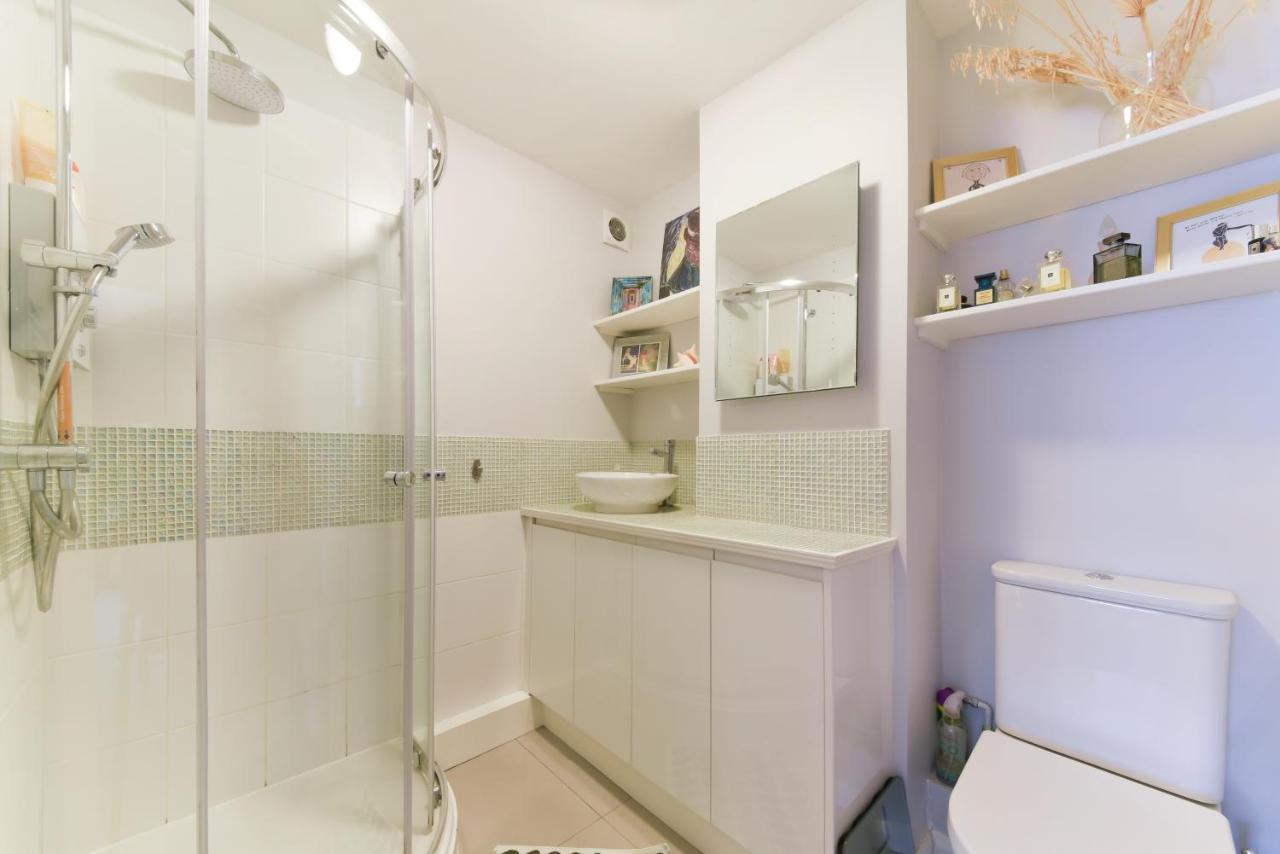 2 Bedroom Apartment Near Southfields Лондон Экстерьер фото