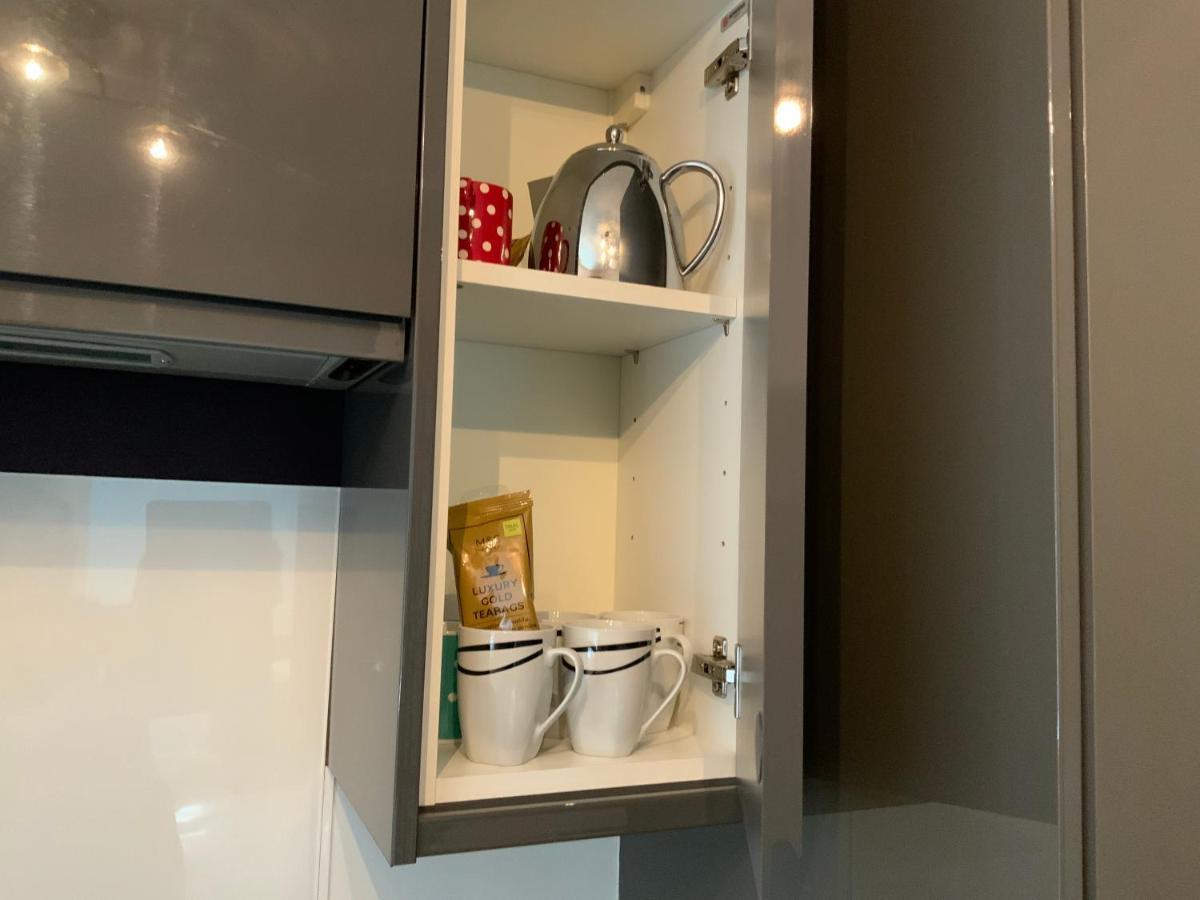 2 Bedroom Apartment Near Southfields Лондон Экстерьер фото