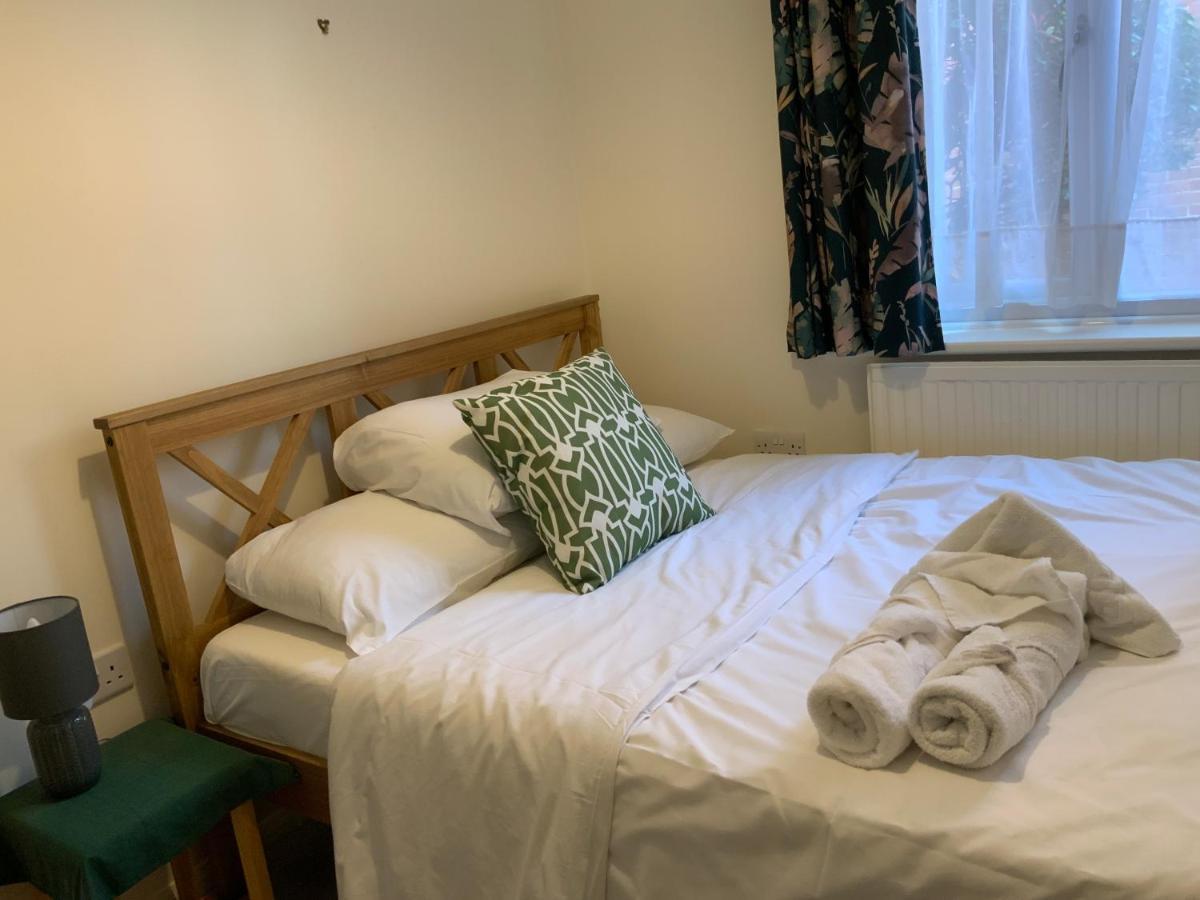 2 Bedroom Apartment Near Southfields Лондон Экстерьер фото