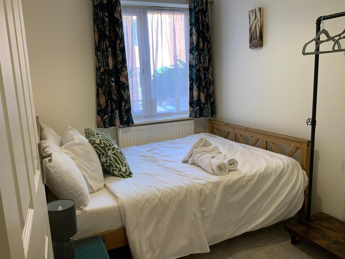 2 Bedroom Apartment Near Southfields Лондон Экстерьер фото