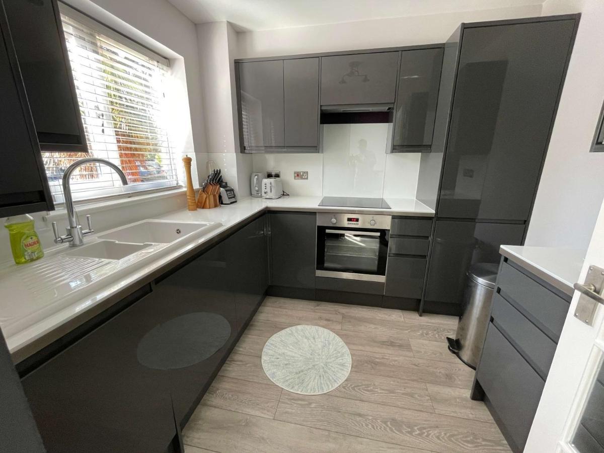2 Bedroom Apartment Near Southfields Лондон Экстерьер фото
